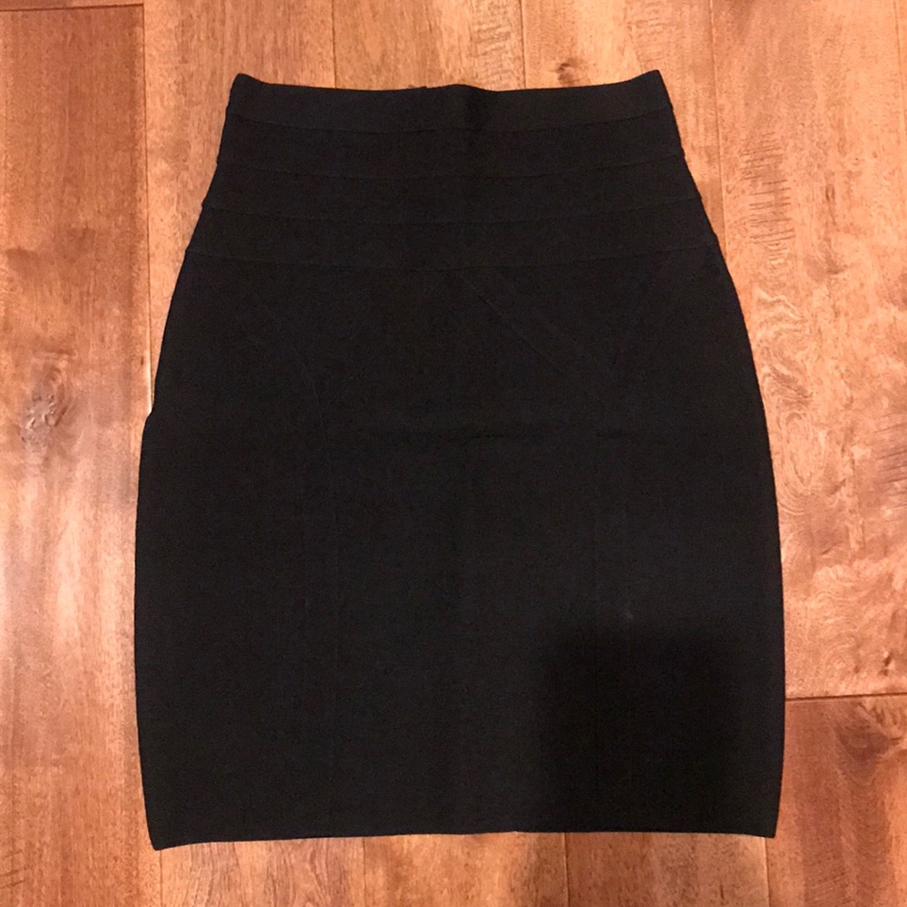 Thick bodycon black skirt